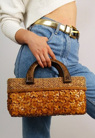 VINTAGE 80'S WOVEN STRAW BAG WITH WOODEN HANDLES