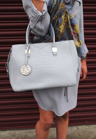 SARTORIAL FAUX CROC DOUBLE OPENER TOTE BAG IN LIGHT GREY