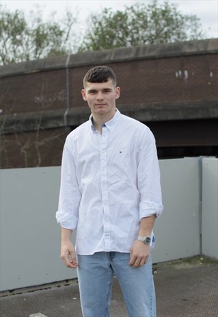 VINTAGE WHITE TOMMY HILFIGER SHIRT