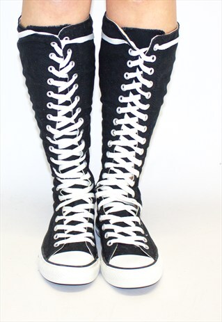 VINTAGE 90S BLACK & WHITE LACE UP HARLEY CONVERSE