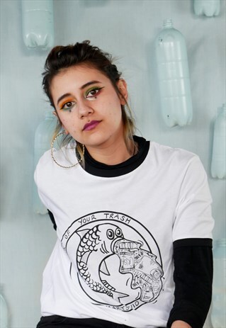 ORGANIC RAGLAN T-SHIRT IN WHITE WITH PLASTIC PUKE FISH PRINT