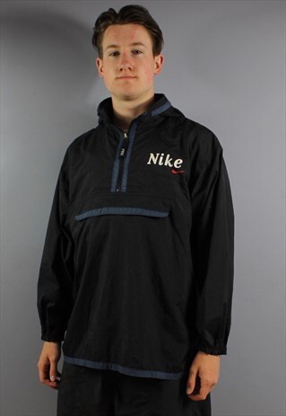 VINTAGE NIKE WINDBREAKER IN BLACK WITH PRINTED LOGO AND ZIP