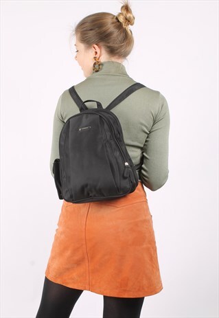 VINTAGE 90S SMALL BACKPACK IN BLACK CANVAS