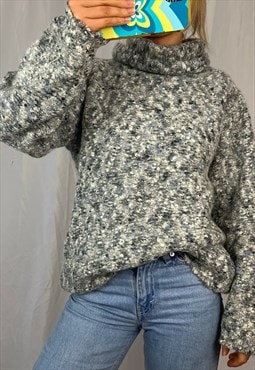 Vintage 90s knit jumper in grey. 
