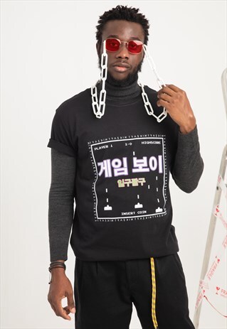 GAMEBOY KOREAN PRINTED T-SHIRT IN BLACK