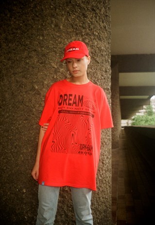 RED T-SHIRT WITH DREAM GLOBE GRAPHIC