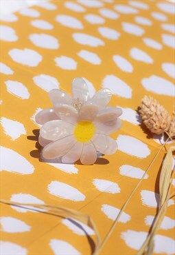 White Daisy Style Flower Shape Claw Hair Clip