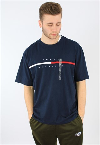 TOMMY HILFIGER BASIC SPELLOUT 90S INSPIRED T-SHIRT