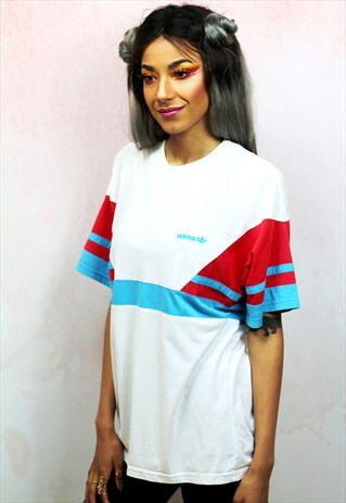 1990S VINTAGE BRANDED WHITE, BLUE AND RED SPORTS T-SHIRT