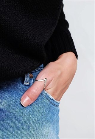 CHEVRON STERLING SILVER THUMB RING