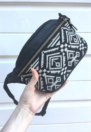 VINTAGE BUMBAG FANNYPACK AZTEC BOHO BLACK & WHITE PATTERNED