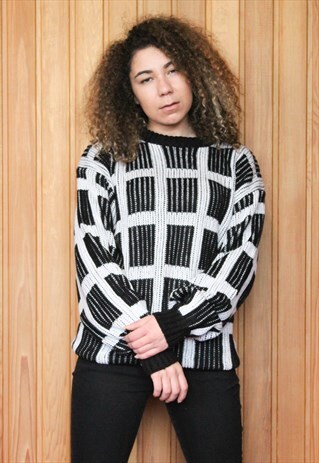 VINTAGE 1980S BLACK AND WHITE CHECKED JUMPER