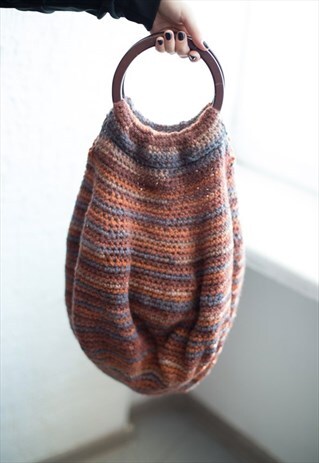 VINTAGE 70'S BROWN WOOL KNITTED WOODEN HANDLE BAG