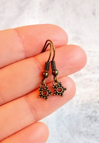 TINY ANTIQUE-STYLE STAR EARRINGS