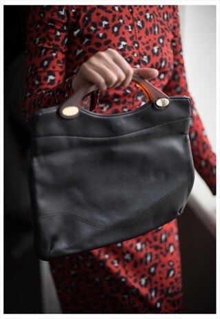 VINTAGE 70'S DARK BROWN PLASTIC HANDLE BAG