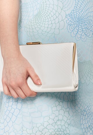70S VINTAGE PLASTIC CLUTCH IN WHITE