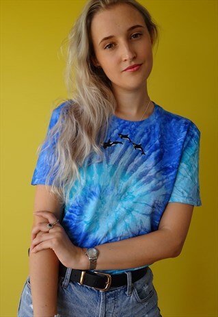 T-SHIRT IN TIE DYE BLUE WITH ORCA EMBROIDERY