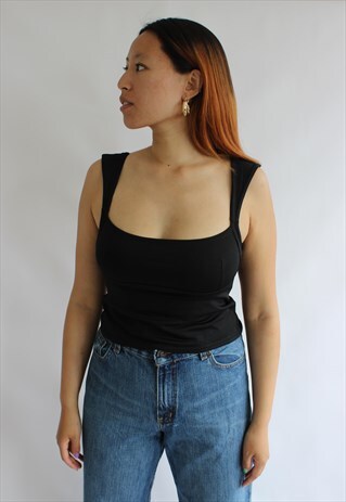 BLACK MINIMAL CROP TOP