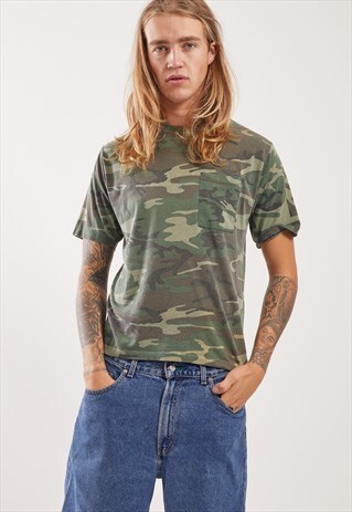 VINTAGE CAMO PRINT GRAPHIC T-SHIRT