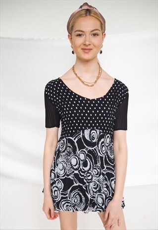 VINTAGE BLACK AND WHITE PLISSE PATTERNED BLOUSE