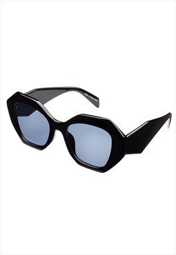 Fashionable Black Sunglasses with Smoke Grey lens