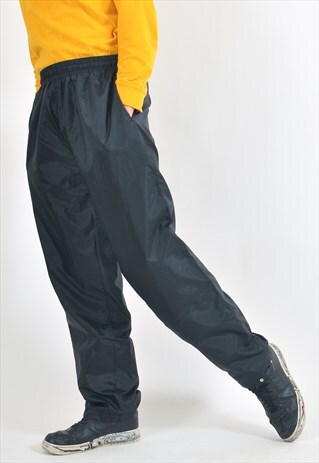 VINTAGE SHELL JOGGERS IN BLACK