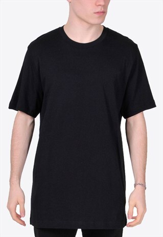 BLACK ESSENTIAL T-SHIRT