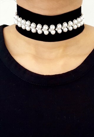 MEDIUM VELVET-BLACK & FAUX PEARL WRAP CHOKER