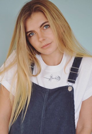 UNISEX T-SHIRT IN WHITE WITH ROSE EMBROIDERY