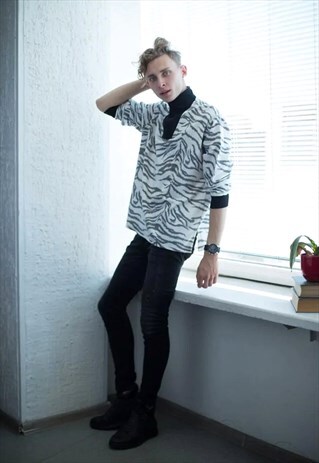 VINTAGE 90'S WHITE/BLACK ANIMAL PRINT HIGH COLLAR JUMPER