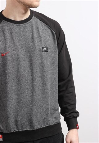 VINTAGE NIKE SWEATSHIRT
