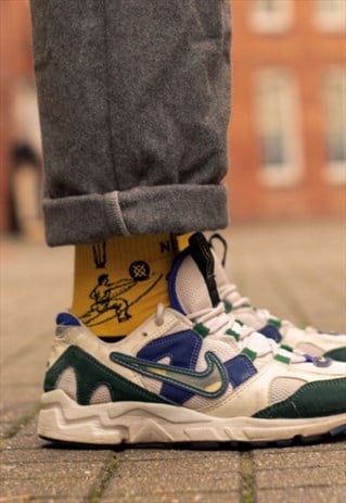 VINTAGE NIKE AIR TRIAX STRUCTURE TRAINERS IN WHITE AND GREEN