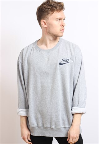 VINTAGE NIKE SWEATSHIRT