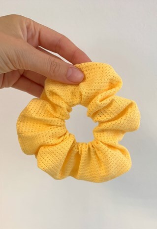 YELLOW MELLOW WAFFLE 90'S HAIR SCRUNCHIE