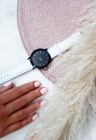 BLACK FACE FRAME WHITE CLASSIC ROUND SIMPLE STRAP WATCH