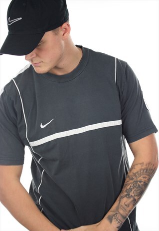 VINTAGE NIKE SMALL LOGO T SHIRT TEE