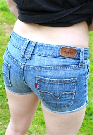 VINTAGE LEVI'S DENIM SHORTS - SIZE 6 - SUMMER FESTIVAL