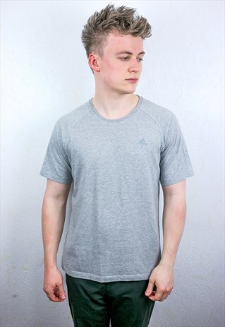 VINTAGE ADIDAS T-SHIRT