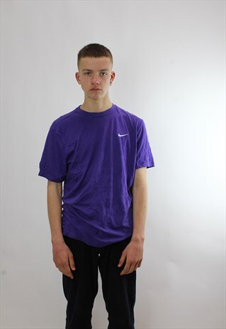VINTAGE NIKE T-SHIRT