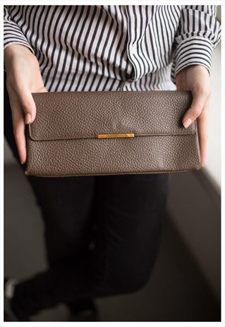 VINTAGE 70'S BROWN CLUTCH