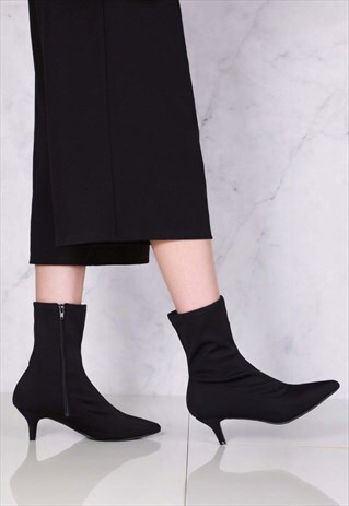 LOW HEEL POINTY ANKLEBOOT IN BLACK LYCRA