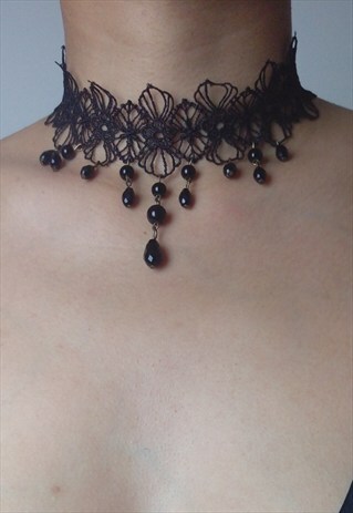 VINTAGE STYLE LACE CHOCKER WITH JEWELS