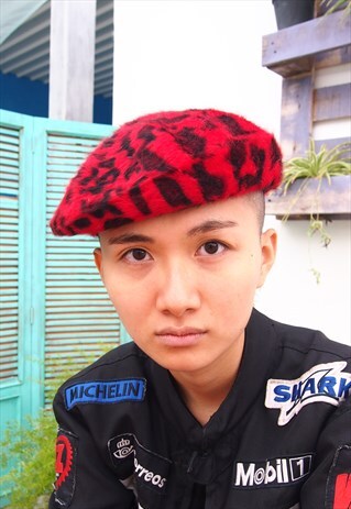 RED PRINT FLUFFY BERET