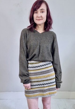 VINTAGE 90'S OLIVE GREEN V-NECK JUMPER