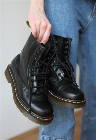 VINTAGE 90S DR MARTENS 8 EYELET LEATHER BOOTS