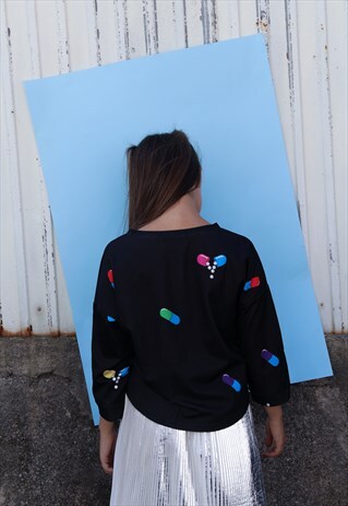 CROP TOP WITH PILLS PATTERN