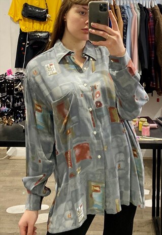 VINTAGE 90S SHIRT BLOUSE IN GREY BLUE RED ABSTRACT PATTERN
