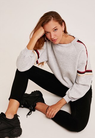 SPORTY SWEATSHIRT IN GREY WITH STRIPES DETAILS