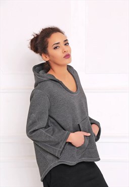 Cosy hoodie with scoop neckline and kangaroo pockets 