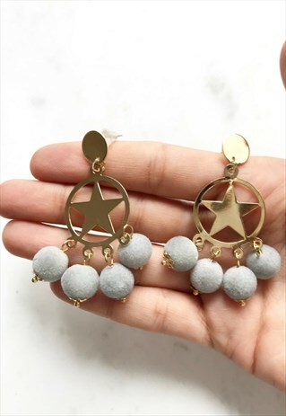 GOLD DANGLING EARRINGS WITH GREY POM POMS AND STAR DETAIL